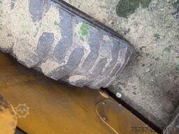 CATERPILLAR 226D3 Lader mit Schwergutschaufel