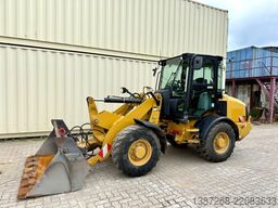 CATERPILLAR 907M / 2018 BJ / Schaufel + Gabel