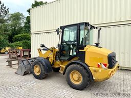 CATERPILLAR 907M / 2018 BJ / Schaufel + Gabel