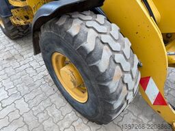 CATERPILLAR 907M / 2018 BJ / Schaufel + Gabel
