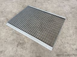 Gesamttiefe: 1.045 mm / Gesamtbreite: 1.295 mm / / MW: 70x 45 mm / GR-137