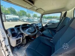 Nissan NT 400