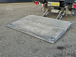 Vedecar LPRS 24 / LIFT AXLE / THERMO KING / TAIL LIFT