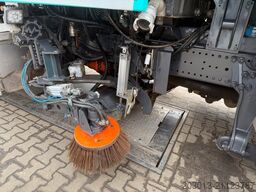 MERCEDES-BENZ Axor 1833 Kehrmaschine VAL?air HD 200 - Bar 9 m³
