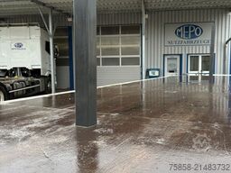 Krone Plattform 7,82m mit Steckrungen mittig