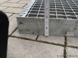 Treppenstufe verzinkt 900 x 370