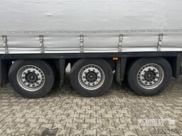 Schmitz Cargobull Curtainsider Mega