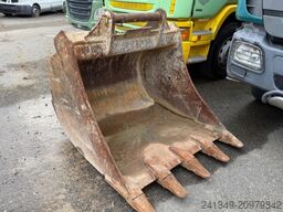 KOMATSU PC210LC-8 Oilquick 2x Schaufeln