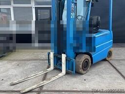 Toyota FBMF25 triplex electrische heftruck