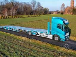 VOLVO FH mit Anhänger für 6 PKW