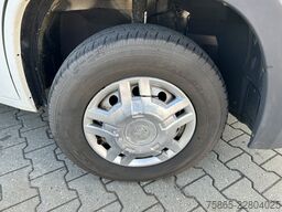 Peugeot Boxer 330 2.2 HDI L1H1 Premium / 204 dkm / 9 Se...
