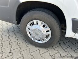 Peugeot Boxer 330 2.2 HDI L1H1 Premium / 204 dkm / 9 Se...