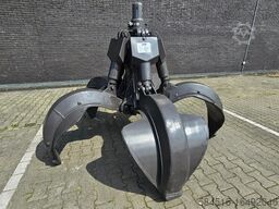 Fuchs HDMS 600 Liter closed orange peel grab