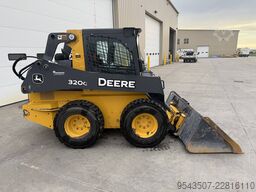 John Deere 320G