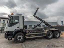 IVECO TRAKKER 410 - 121 499 KM