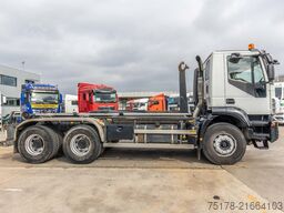 IVECO TRAKKER 410 - 121 499 KM