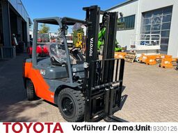 Toyota 02-8 FGF 30, Demo