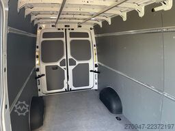 VW Crafter Kasten 35 L4H3 NAV RFK äden