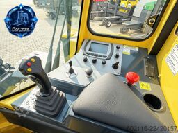Combilift C4000ET TRIPLEX 6350 WIDE FORK POSITIONE