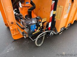 Garant Abrollmulde mit HMF Kran + Funk
