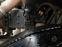 VOLVO FMX 460 6x4 liftachse Abrollkipper KRAN 13m FUNK