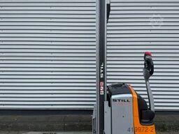 Still ECV14 IC   Initialhub