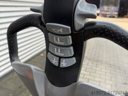 Still ECV14 IC   Initialhub