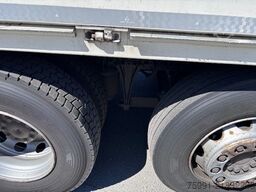 MERCEDES-BENZ Actros 5 mit Schwenwandkoffer und Ladebordwand