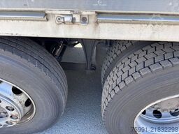 MERCEDES-BENZ Actros 5 mit Schwenwandkoffer und Ladebordwand