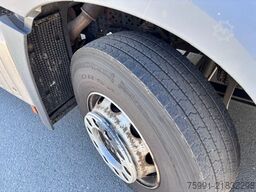 MERCEDES-BENZ Actros 5 mit Schwenwandkoffer und Ladebordwand