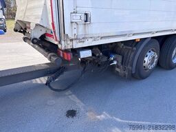 MERCEDES-BENZ Actros 5 mit Schwenwandkoffer und Ladebordwand