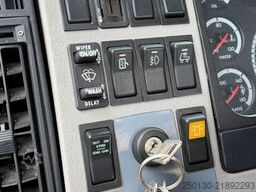 FREIGHTLINER FL70 4x2 elek verschiebbare Sattelkupplung *TOP*