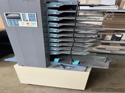 Duplo DFC 10 Gathering machine