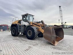Liebherr L 576 / 4x4 / Schaufel / 1. Hand