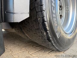 MERCEDES-BENZ Actros 2651 6x4 Koffer mit Bohranalge Zubehör