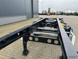 Krone NEU UND DIREKT VERFÜGBAR: 20FT-ADR-FAHRGESTELL ...