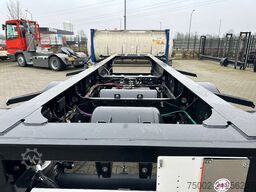 Krone NEU UND DIREKT VERFÜGBAR: 20FT-ADR-FAHRGESTELL ...