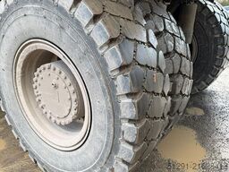 Komatsu HD325-7