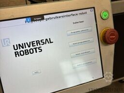 Universal Robots UR5 with G-loader