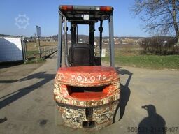 Toyota 2,5 Ton. - Triplex-Freihub 4,7m - Seitenschieber