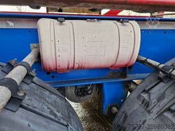 SCHMITZ CARGOBULL Tankchassis mit Tankcontainer, 424.676 KM