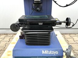 Mitutoyo Messprojektor PJ-A3000 & QM-Data 200
