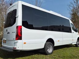 MERCEDES-BENZ 519  Allrad 4 x 4 Lagerfahrzeug Stock 20 Sitzer