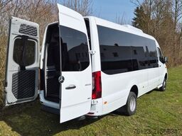 MERCEDES-BENZ 519  Allrad 4 x 4 Lagerfahrzeug Stock 20 Sitzer