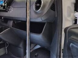 MERCEDES-BENZ 519  Allrad 4 x 4 Lagerfahrzeug Stock 20 Sitzer