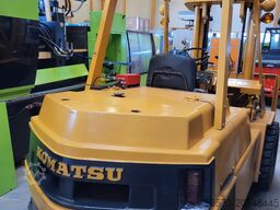 KOMATSU 