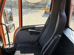 Mercedes-Benz Unimog U 318
