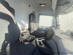 Mercedes-Benz ACTROS 1827 19T FURGON EURO 6
