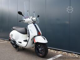 VESPA GTS 300 SUPERSPORT RST BIANCO
