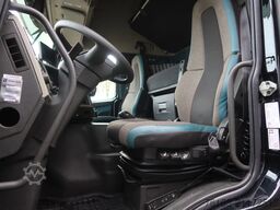 Volvo FM 330 Bakwagen + Laadklep DHollandia 2000 kg